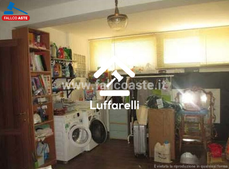 Immagine di LOCALE COMMERCIALE VICOLO DI S. MATTEO – ROMA