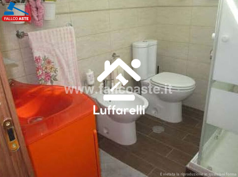 Immagine di LOCALE COMMERCIALE VICOLO DI S. MATTEO – ROMA