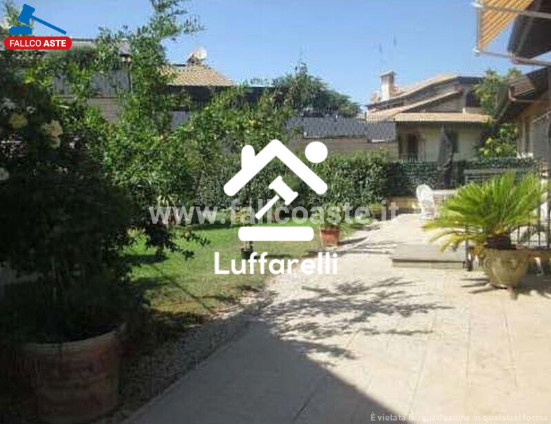 Immagine di LOCALE COMMERCIALE VICOLO DI S. MATTEO – ROMA