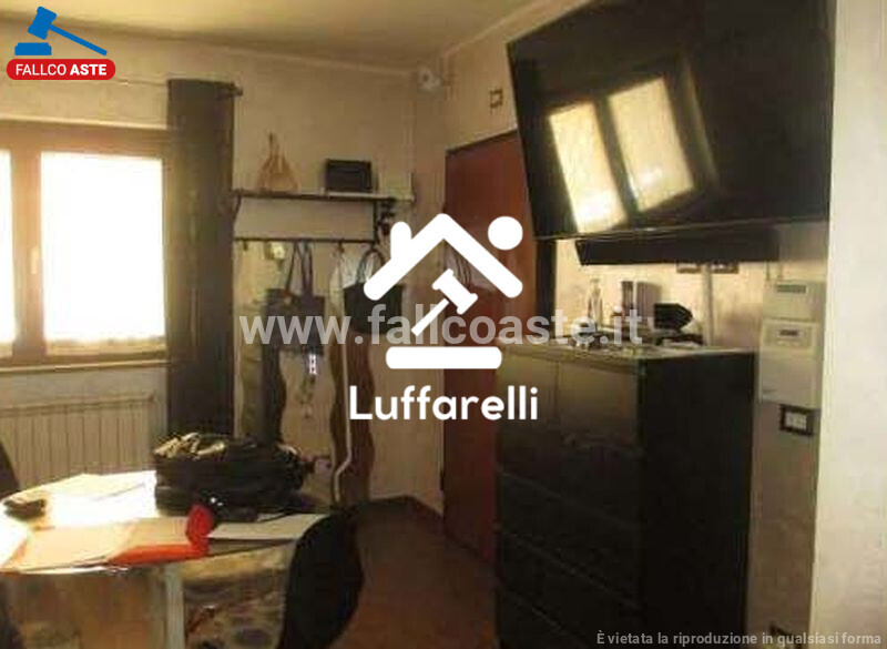 Immagine di LOCALE COMMERCIALE VICOLO DI S. MATTEO – ROMA