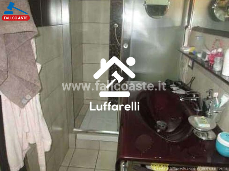 Immagine di LOCALE COMMERCIALE VICOLO DI S. MATTEO – ROMA