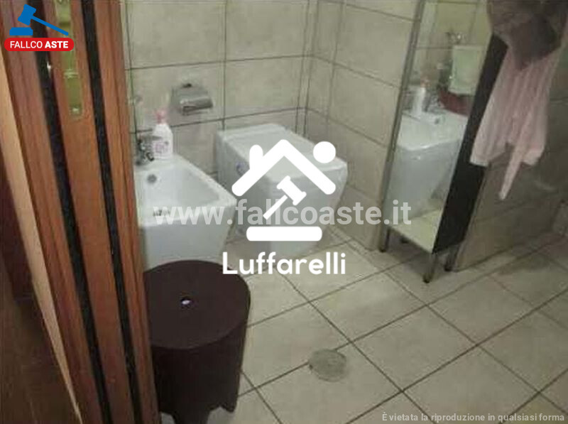 Immagine di LOCALE COMMERCIALE VICOLO DI S. MATTEO – ROMA