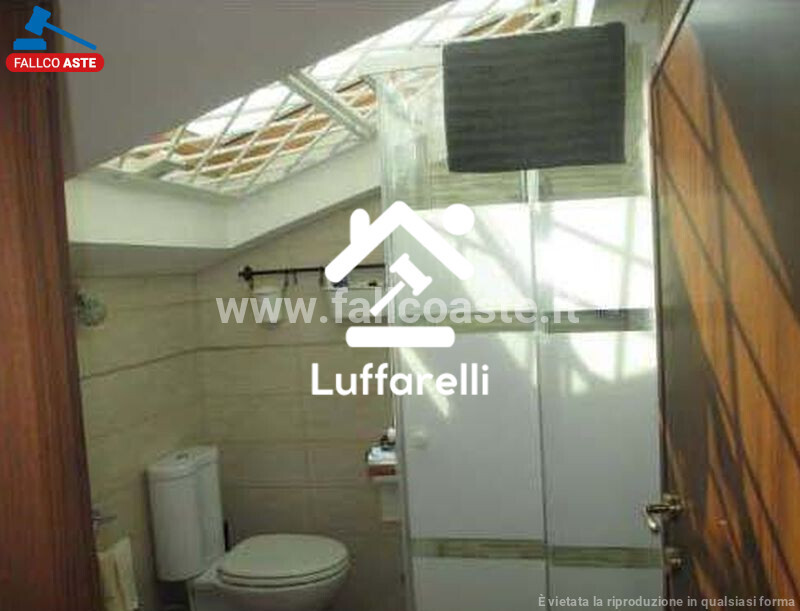 Immagine di LOCALE COMMERCIALE VICOLO DI S. MATTEO – ROMA