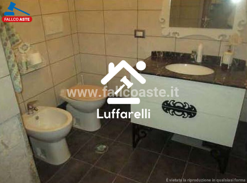 Immagine di LOCALE COMMERCIALE VICOLO DI S. MATTEO – ROMA