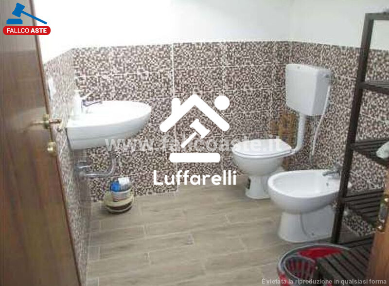 Immagine di LOCALE COMMERCIALE VICOLO DI S. MATTEO – ROMA