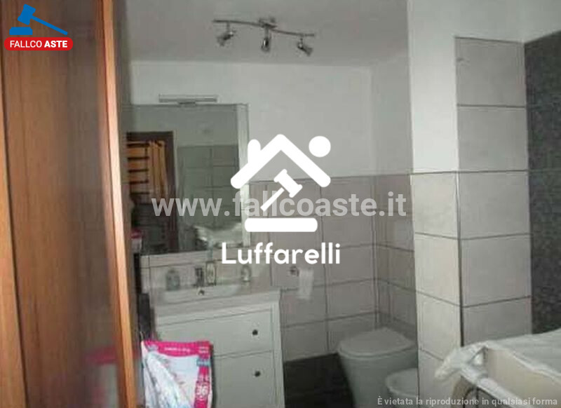 Immagine di LOCALE COMMERCIALE VICOLO DI S. MATTEO – ROMA