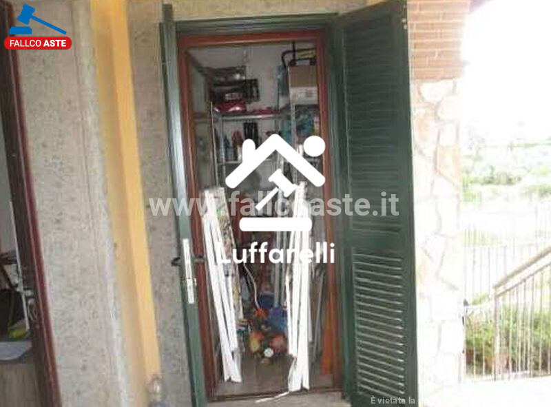 Immagine di LOCALE COMMERCIALE VICOLO DI S. MATTEO – ROMA