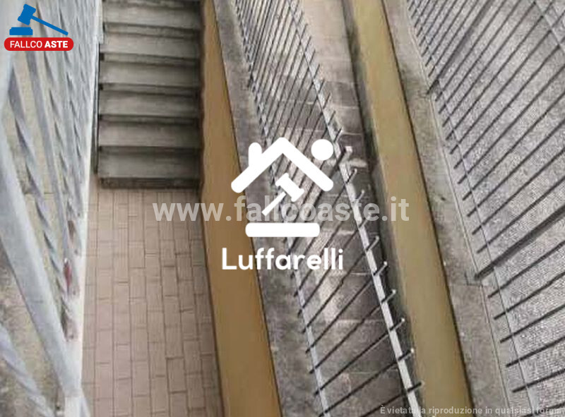 Immagine di LOCALE COMMERCIALE VICOLO DI S. MATTEO – ROMA