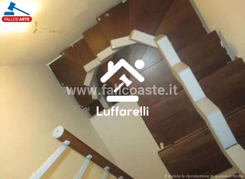 Immagine di LOCALE COMMERCIALE VICOLO DI S. MATTEO – ROMA