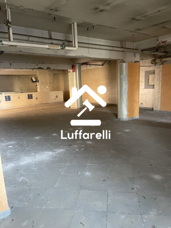 Immagine di LOCALE COMMERCIALE VIA ATTILIO AMBROSINI – ROMA