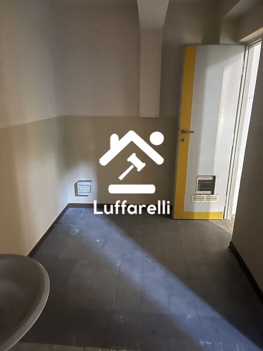 Immagine di LOCALE COMMERCIALE VIA ARISTIDE LEONORI ROMA