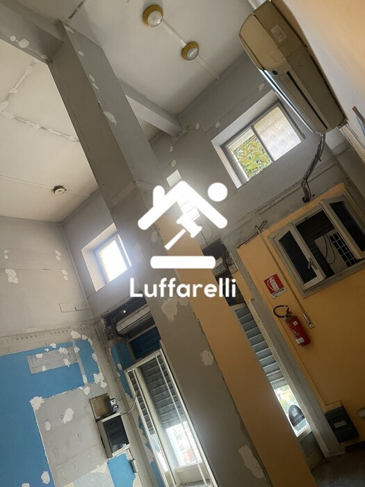 Immagine di LOCALE COMMERCIALE VIA ARISTIDE LEONORI ROMA