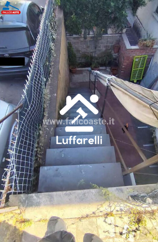 Immagine di LOCALE COMMERCIALE VIA FIAMIGNANO – ROMA