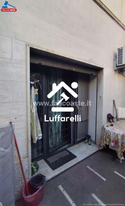 Immagine di LOCALE COMMERCIALE VIA FIAMIGNANO – ROMA