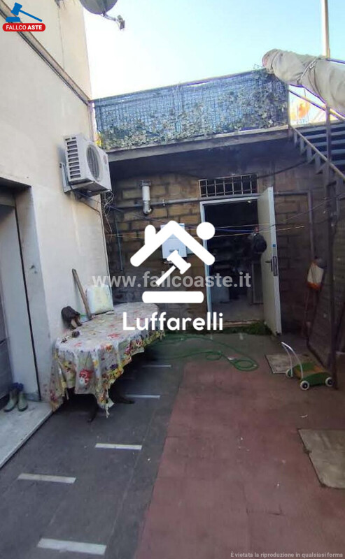 Immagine di LOCALE COMMERCIALE VIA FIAMIGNANO – ROMA