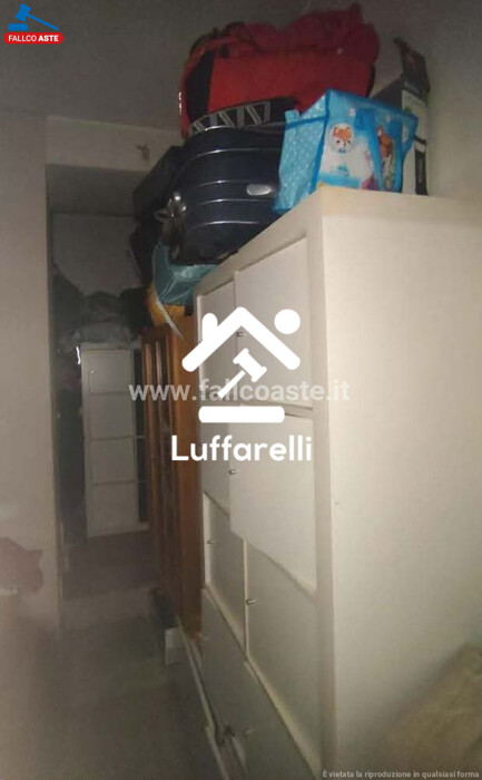Immagine di LOCALE COMMERCIALE VIA FIAMIGNANO – ROMA