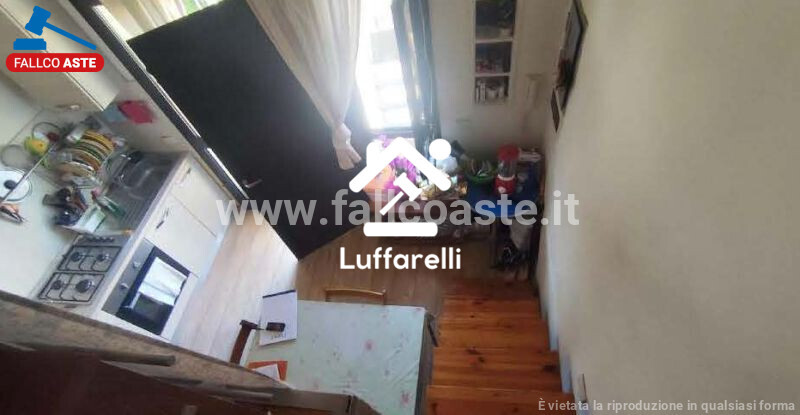 Immagine di LOCALE COMMERCIALE VIA FIAMIGNANO – ROMA