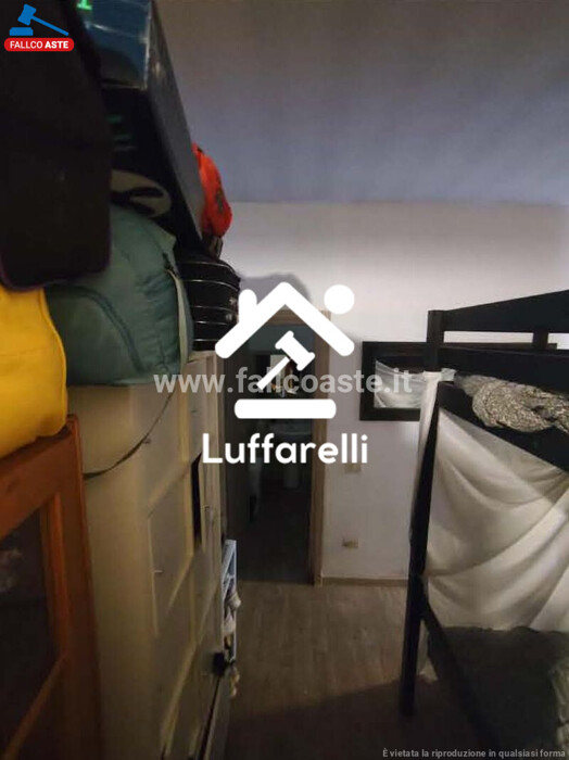 Immagine di LOCALE COMMERCIALE VIA FIAMIGNANO – ROMA
