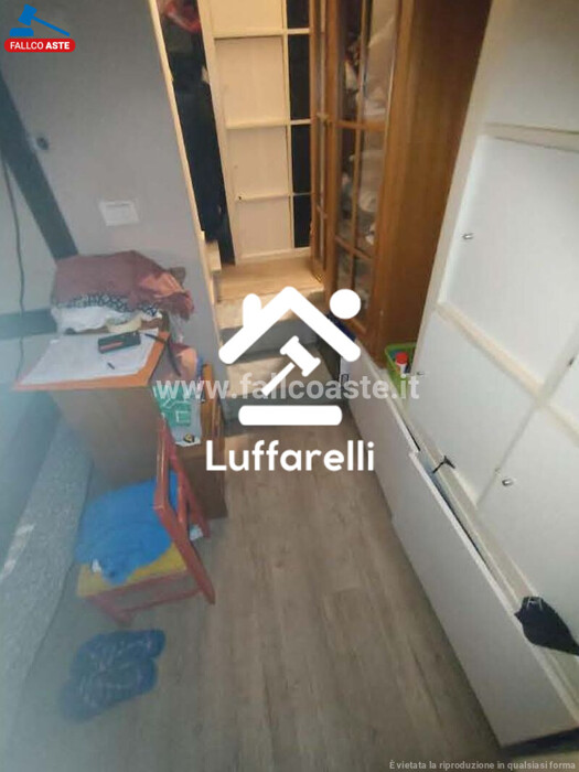 Immagine di LOCALE COMMERCIALE VIA FIAMIGNANO – ROMA