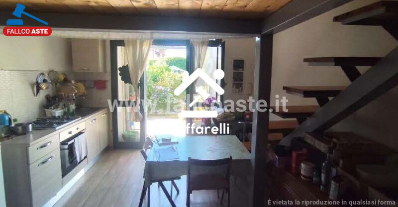 Immagine di LOCALE COMMERCIALE VIA FIAMIGNANO – ROMA