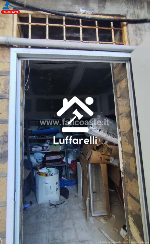Immagine di LOCALE COMMERCIALE VIA FIAMIGNANO – ROMA
