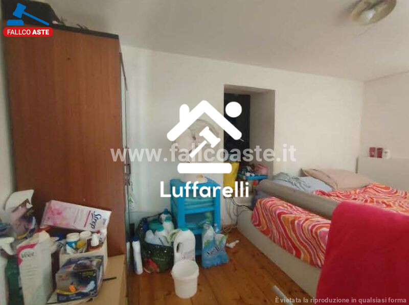Immagine di LOCALE COMMERCIALE VIA FIAMIGNANO – ROMA