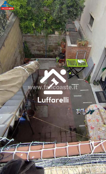 Immagine di LOCALE COMMERCIALE VIA FIAMIGNANO – ROMA