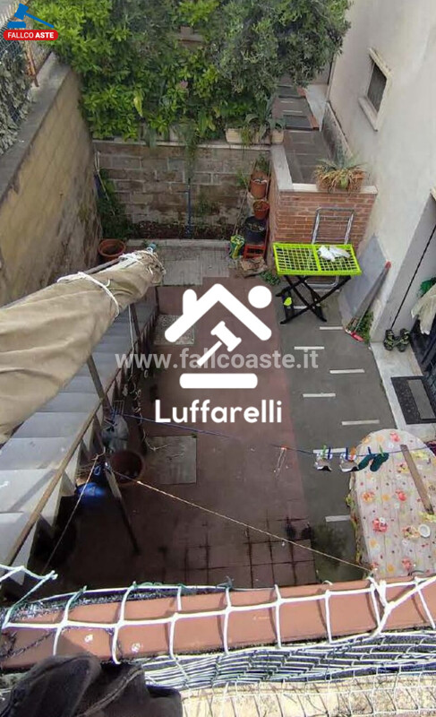 Immagine di LOCALE COMMERCIALE VIA FIAMIGNANO – ROMA