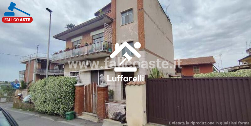 Immagine di LOCALE COMMERCIALE VIA FIAMIGNANO – ROMA