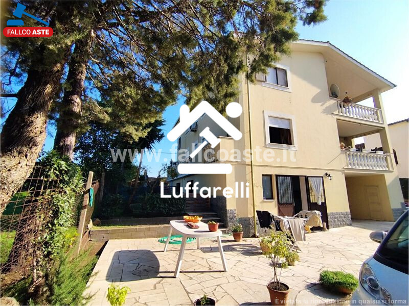 Immagine di LOCALE COMMERCIALE VIA SIMERI CRICHI – ROMA