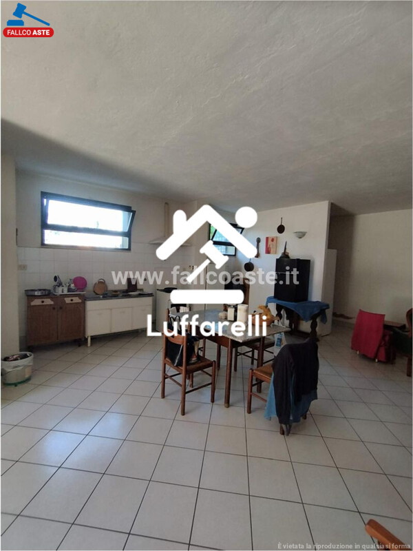 Immagine di LOCALE COMMERCIALE VIA SIMERI CRICHI – ROMA