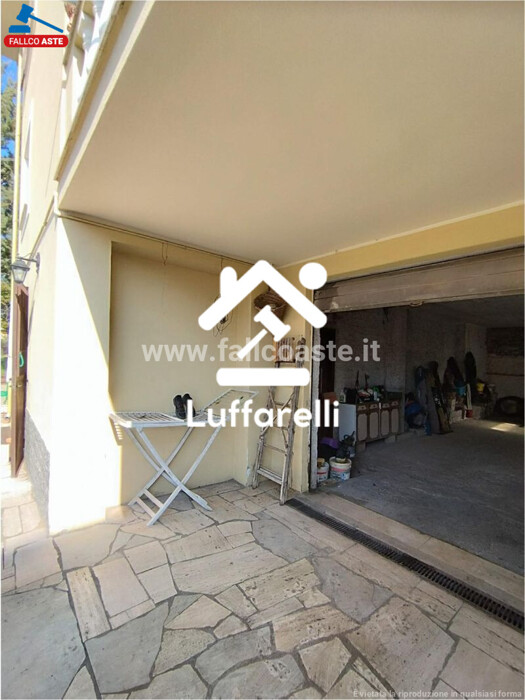 Immagine di LOCALE COMMERCIALE VIA SIMERI CRICHI – ROMA