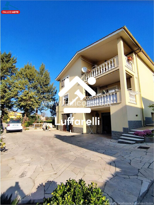 Immagine di LOCALE COMMERCIALE VIA SIMERI CRICHI – ROMA