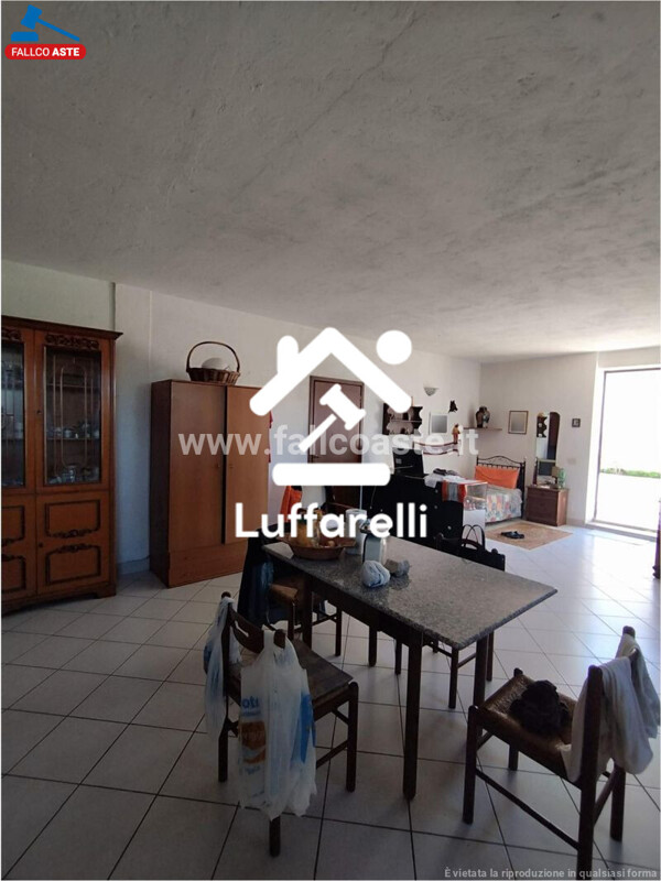 Immagine di LOCALE COMMERCIALE VIA SIMERI CRICHI – ROMA