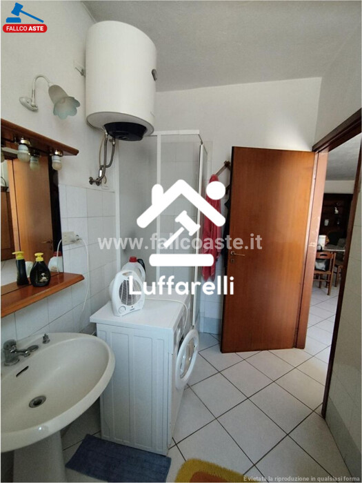 Immagine di LOCALE COMMERCIALE VIA SIMERI CRICHI – ROMA
