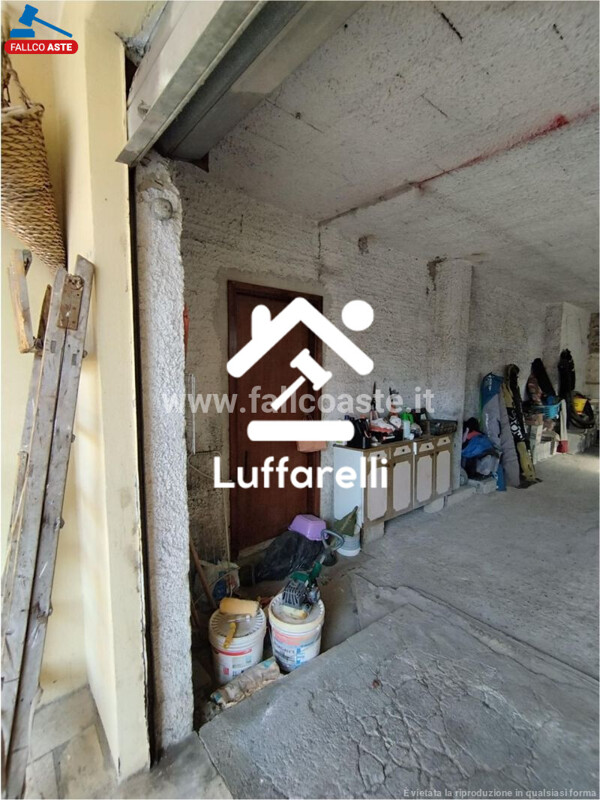 Immagine di LOCALE COMMERCIALE VIA SIMERI CRICHI – ROMA