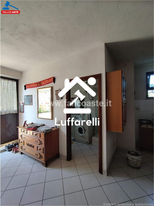Immagine di LOCALE COMMERCIALE VIA SIMERI CRICHI – ROMA