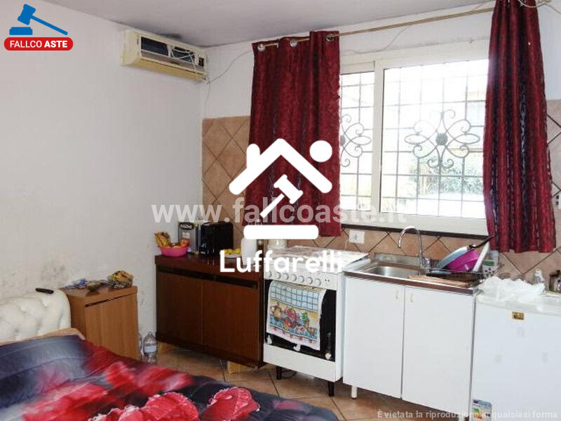 Immagine di DEPOSITO / MAGAZZINO VIA TORTORICI – ROMA