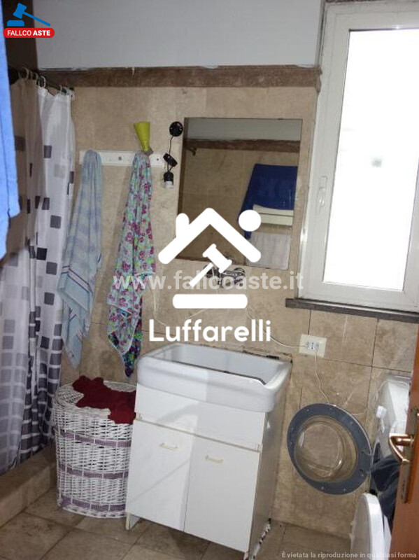 Immagine di DEPOSITO / MAGAZZINO VIA TORTORICI – ROMA