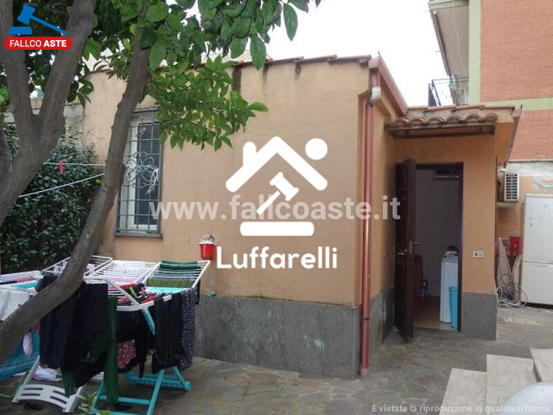 Immagine di DEPOSITO / MAGAZZINO VIA TORTORICI – ROMA