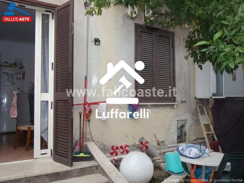 Immagine di DEPOSITO / MAGAZZINO VIA TORTORICI – ROMA