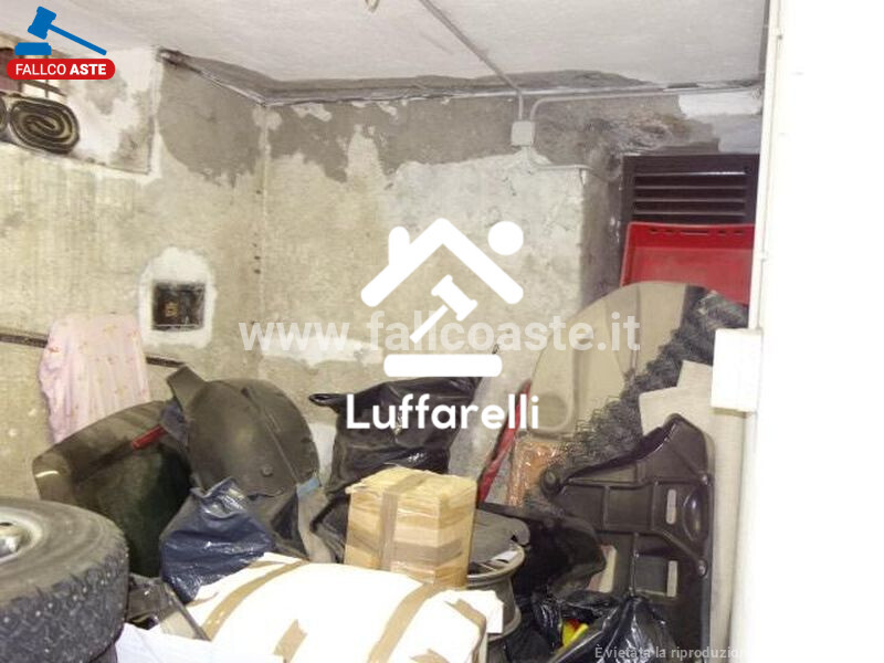 Immagine di DEPOSITO / MAGAZZINO VIA TORTORICI – ROMA