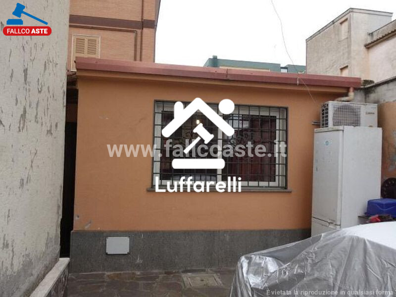 Immagine di DEPOSITO / MAGAZZINO VIA TORTORICI – ROMA