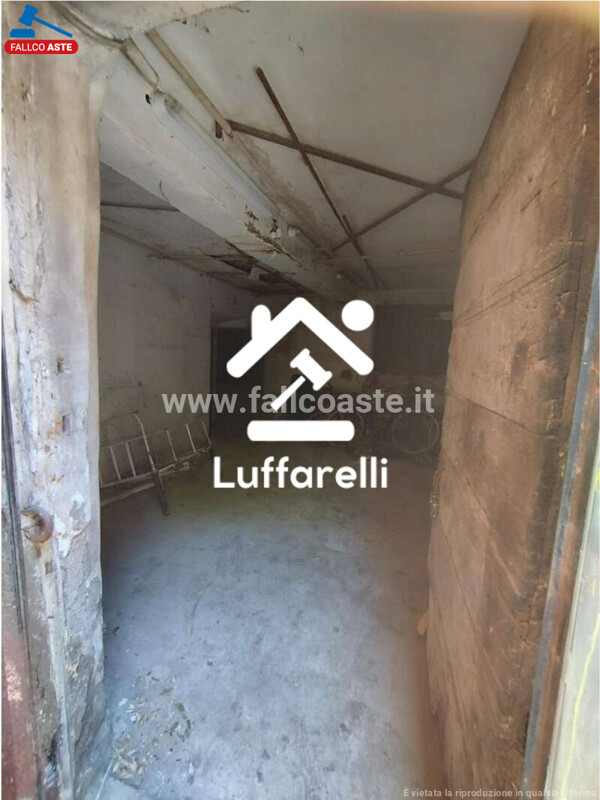 Immagine di DEPOSITO / MAGAZZINO VIA DEL CIPRESSO – ROMA