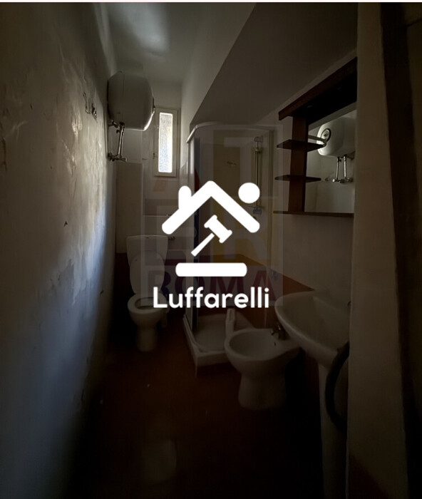 Immagine di APPARTAMENTO VIA DEL COMMERCIO ROMA