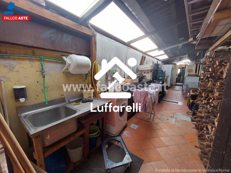 Immagine di LOCALE COMMERCIALE VIA DI CASAL SELCE – ROMA