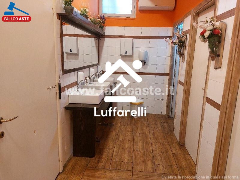 Immagine di LOCALE COMMERCIALE VIA DI CASAL SELCE – ROMA