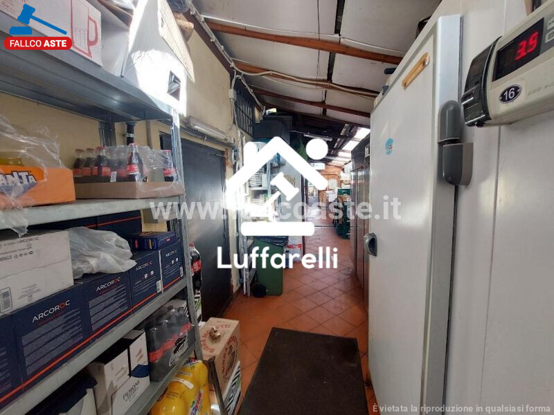 Immagine di LOCALE COMMERCIALE VIA DI CASAL SELCE – ROMA