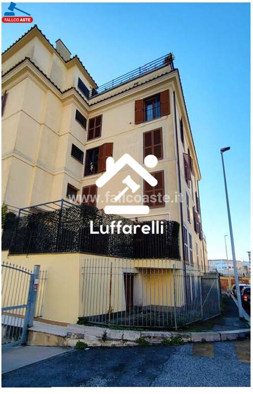Immagine di LOCALE COMMERCIALE VIA DELLA MARRANA – ROMA
