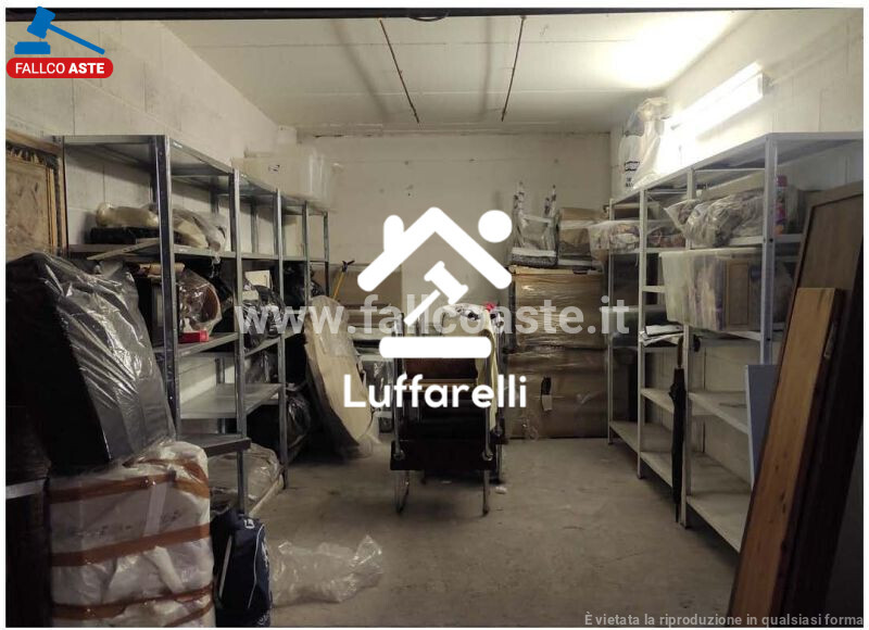 Immagine di LOCALE COMMERCIALE VIA DELLA MARRANA – ROMA